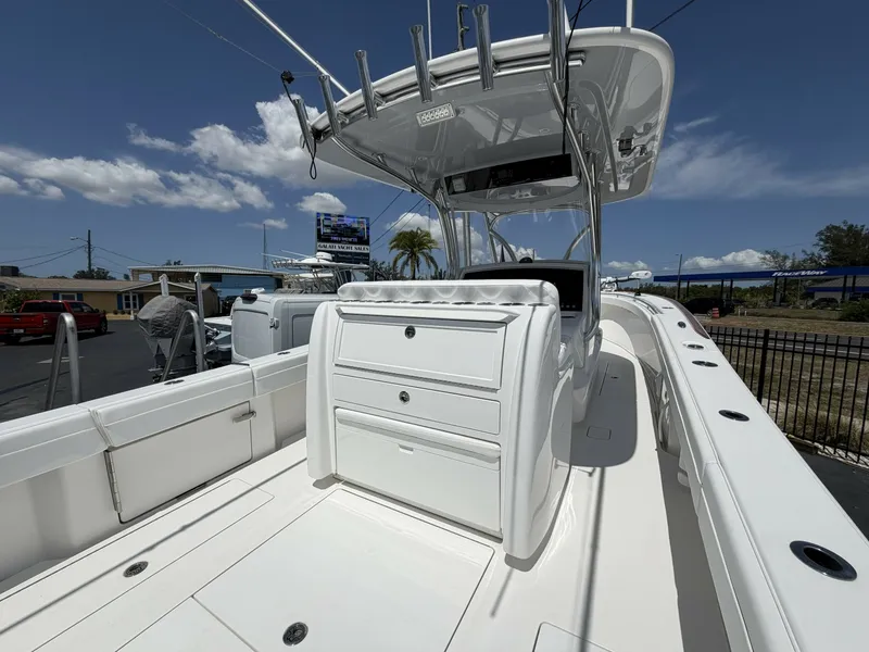 Slide: The Image of Valhalla Boatworks V33 2023 - 6070764
