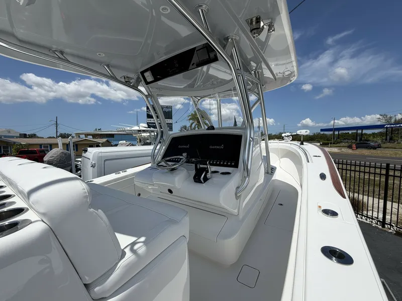 Slide: The Image of Valhalla Boatworks V33 2023 - 6070775