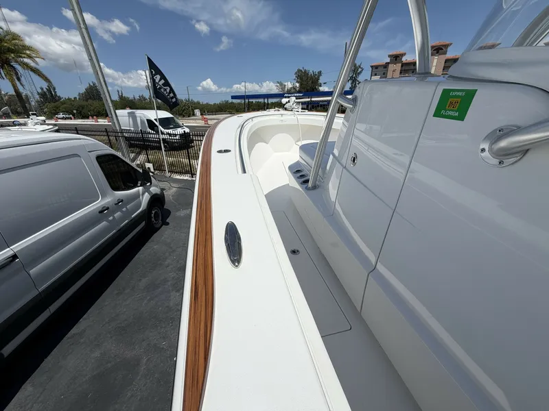 Slide: The Image of Valhalla Boatworks V33 2023 - 6070776