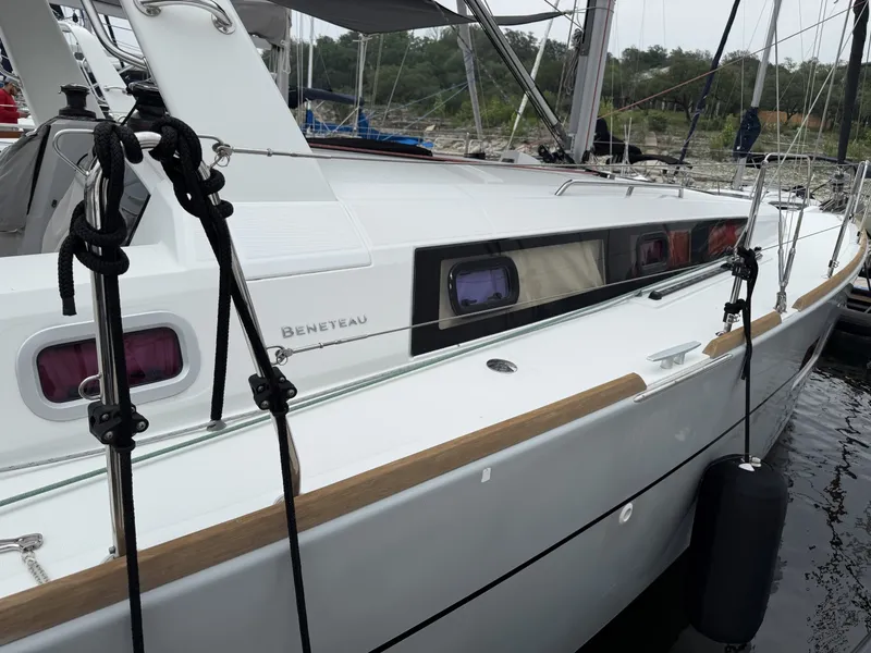 Slide: The Image of Beneteau Oceanis 2016 - 6072015