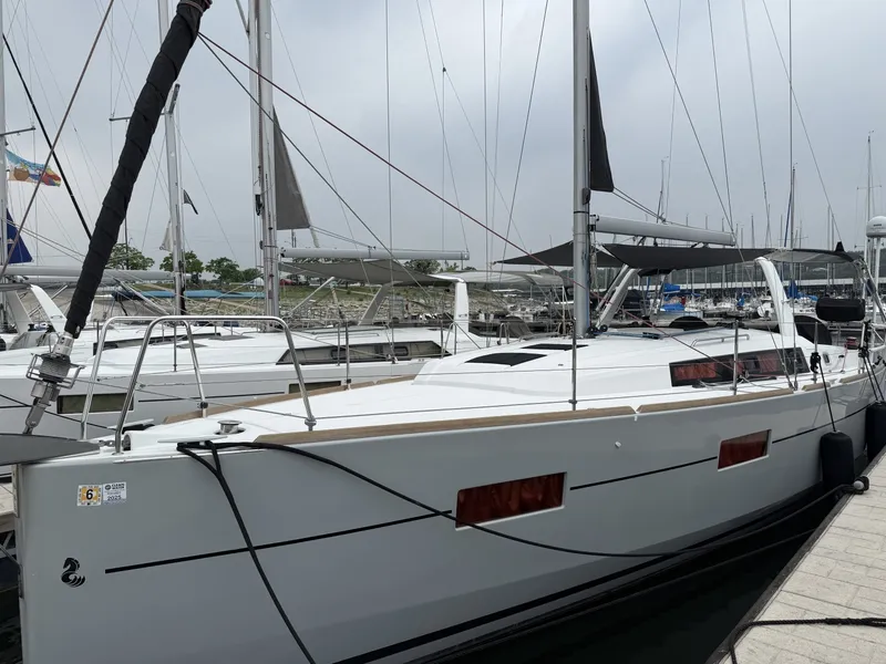 Slide: The Image of Beneteau Oceanis 2016 - 6072018