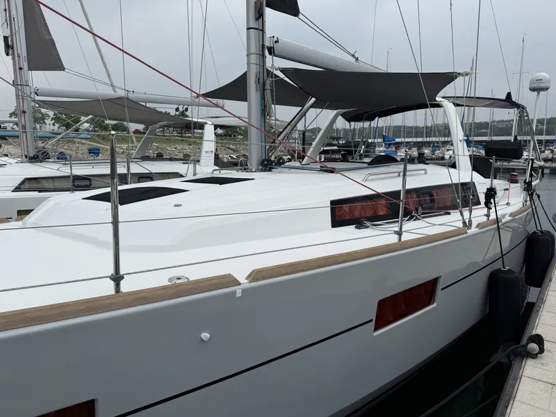Slide: The Image of Beneteau Oceanis 2016 - 6072019