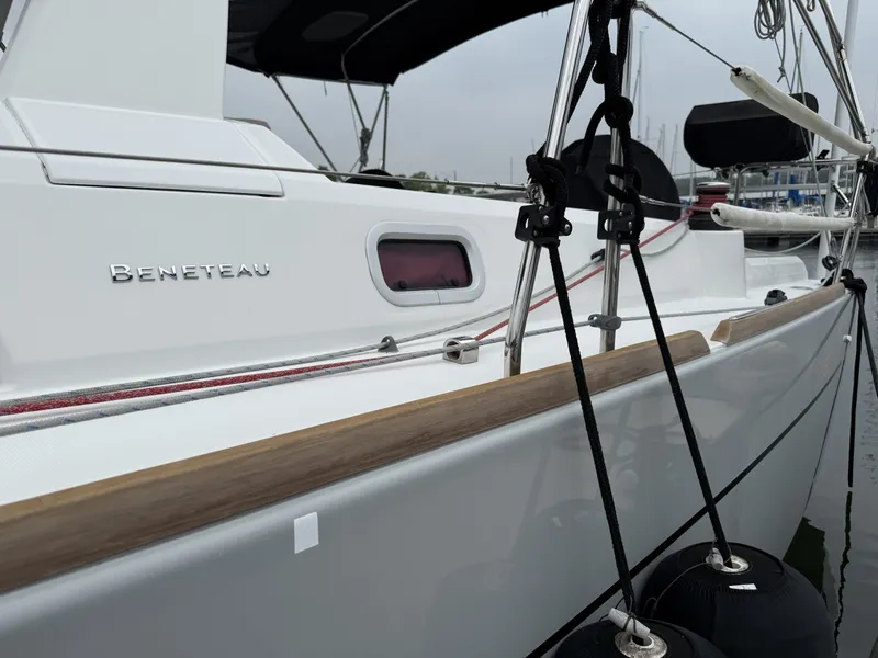 Slide: The Image of Beneteau Oceanis 2016 - 6072021