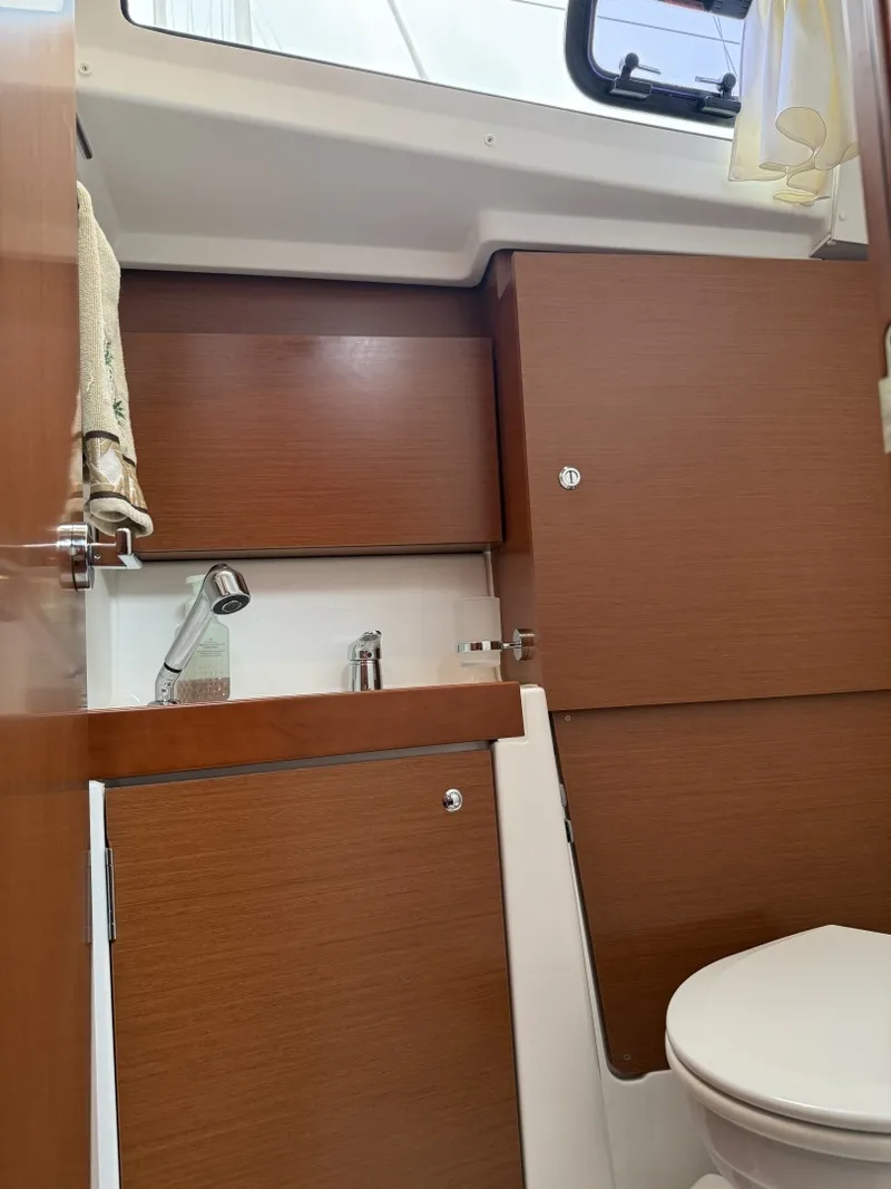 Slide: The Image of Beneteau Oceanis 2016 - 6072847