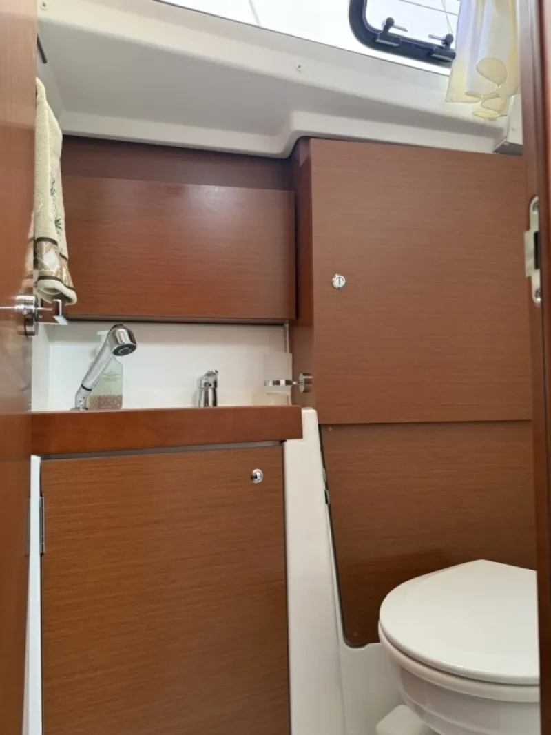 Slide: The Image of Beneteau Oceanis 2016 - 6071119
