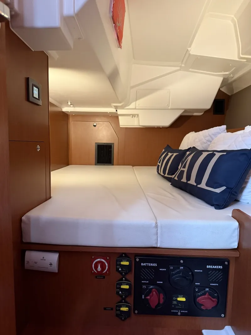 Slide: The Image of Beneteau Oceanis 2016 - 6071111