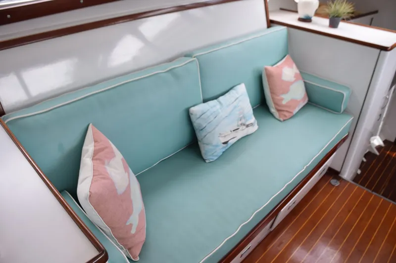 Slide: The Image of Salon Settee - 6073878