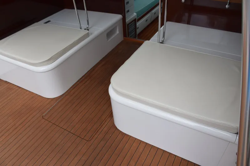 Slide: The Image of Cushions On Engine Boxes - 6073893