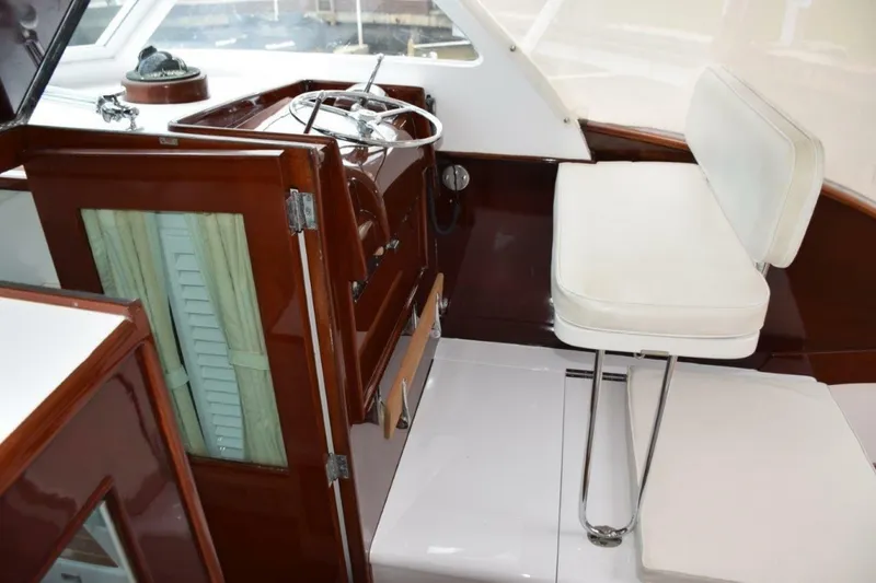 Slide: The Image of Helm Bench Seat - 6073871