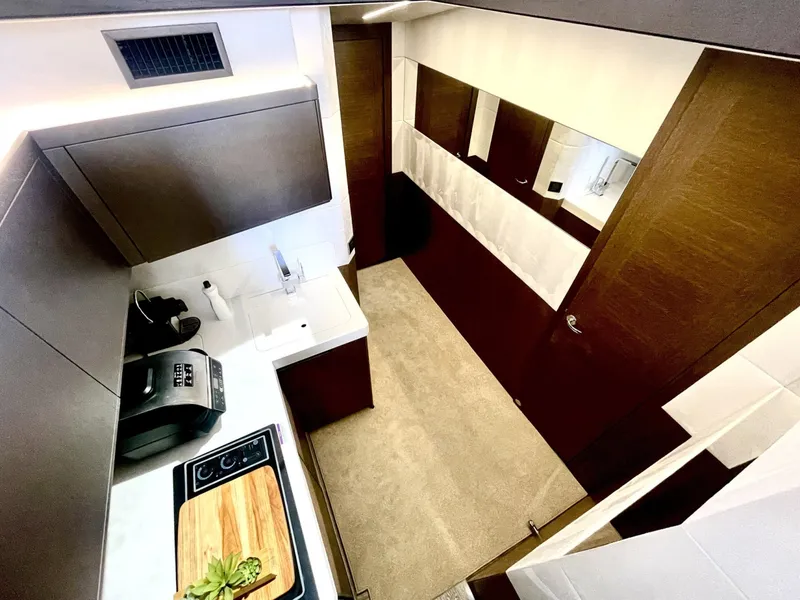 Slide: The Image of Galeon 425 HTS 2020 - 6071713