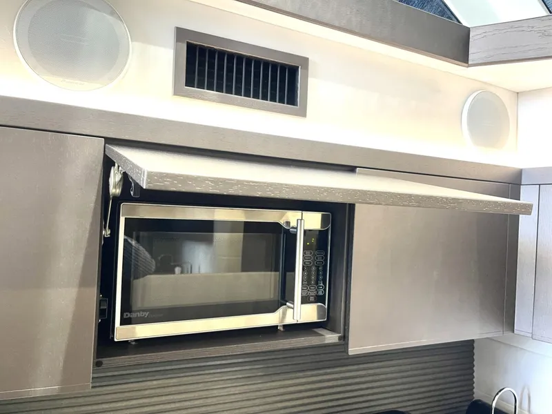 Slide: The Image of Galeon 425 HTS 2020 - 6071714