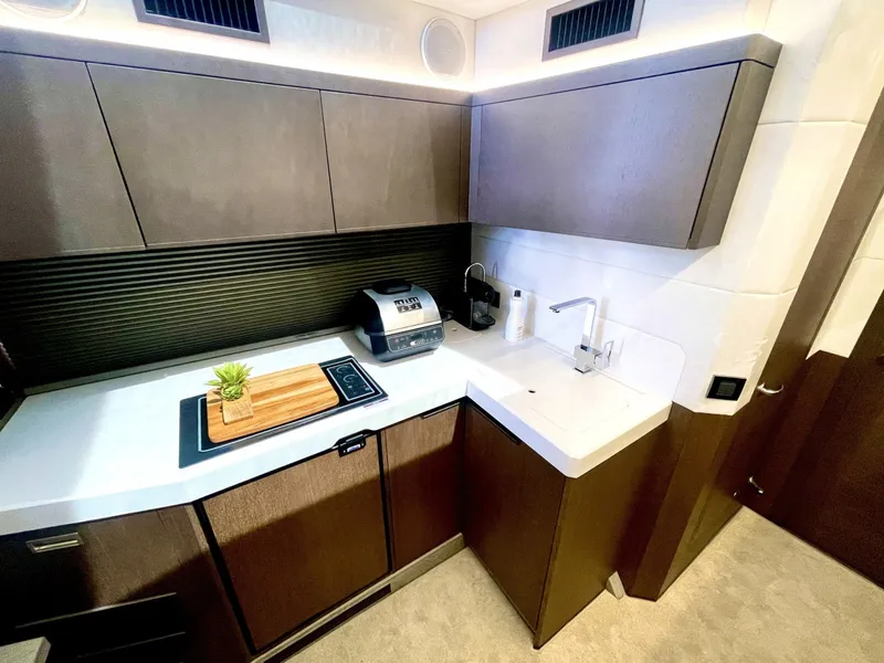 Slide: The Image of Galeon 425 HTS 2020 - 6071717