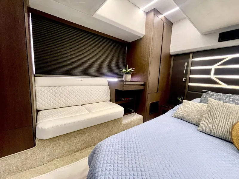 Slide: The Image of Galeon 425 HTS 2020 - 6071720