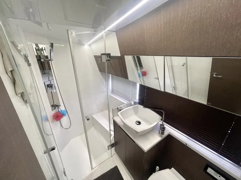Slide: The Image of Galeon 425 HTS 2020 - 6071722