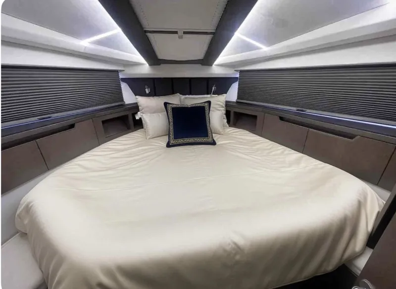 Slide: The Image of Galeon 425 HTS 2020 - 6071723