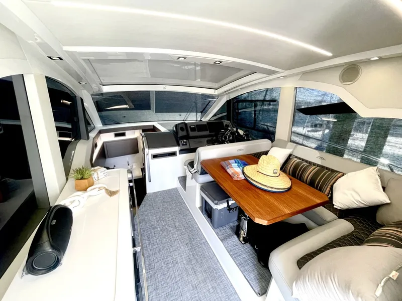 Slide: The Image of Galeon 425 HTS 2020 - 6071707