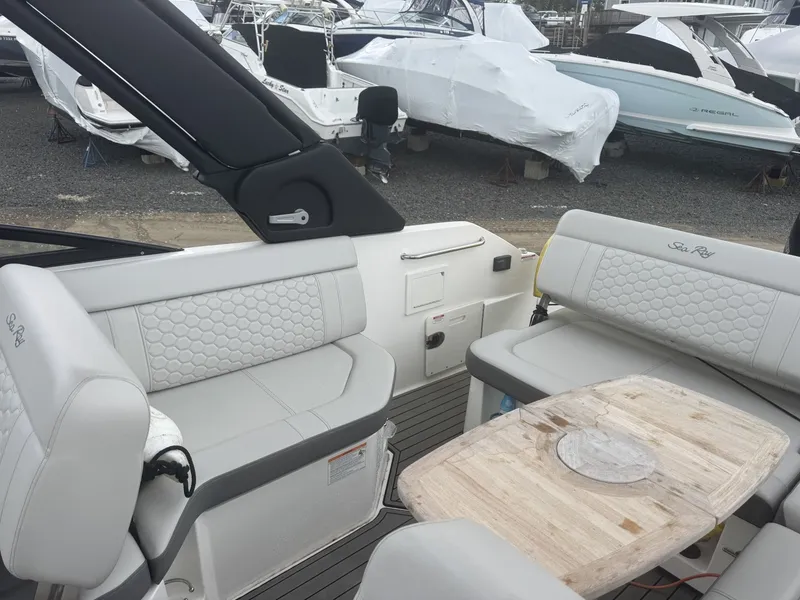 Slide: The Image of Sea Ray SDX 250 Outboard 2024 - 6071940