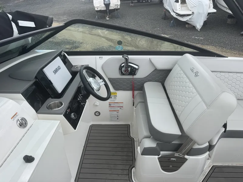 Slide: The Image of Sea Ray SDX 250 Outboard 2024 - 6071941