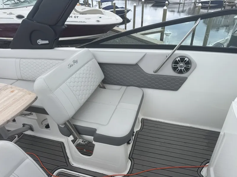 Slide: The Image of Sea Ray SDX 250 Outboard 2024 - 6071945