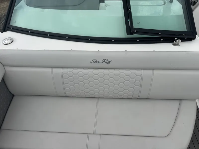 Slide: The Image of Sea Ray SDX 250 Outboard 2024 - 6071952
