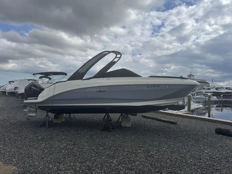 Slide: The Image of Sea Ray SDX 250 Outboard 2024 - 6071937