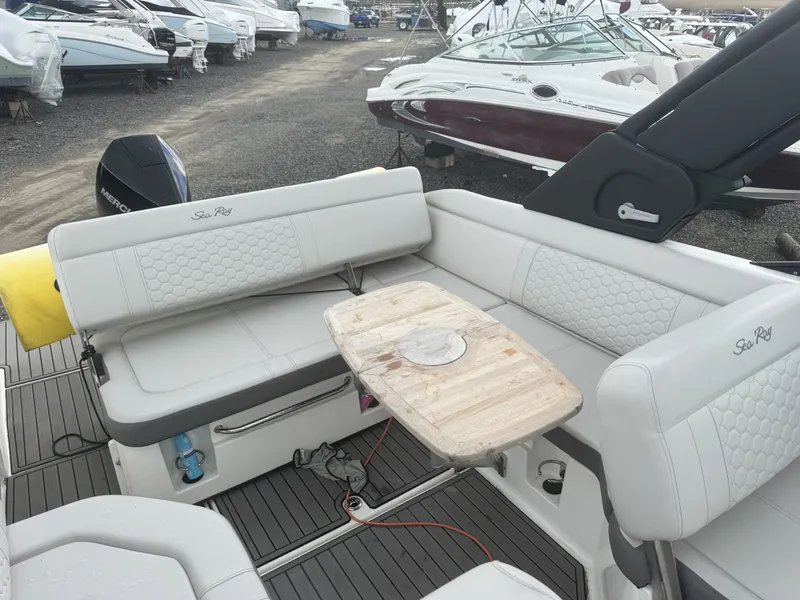 Slide: The Image of Sea Ray SDX 250 Outboard 2024 - 6071938