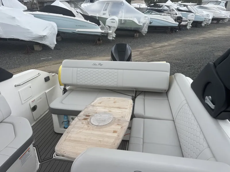 Slide: The Image of Sea Ray SDX 250 Outboard 2024 - 6071939