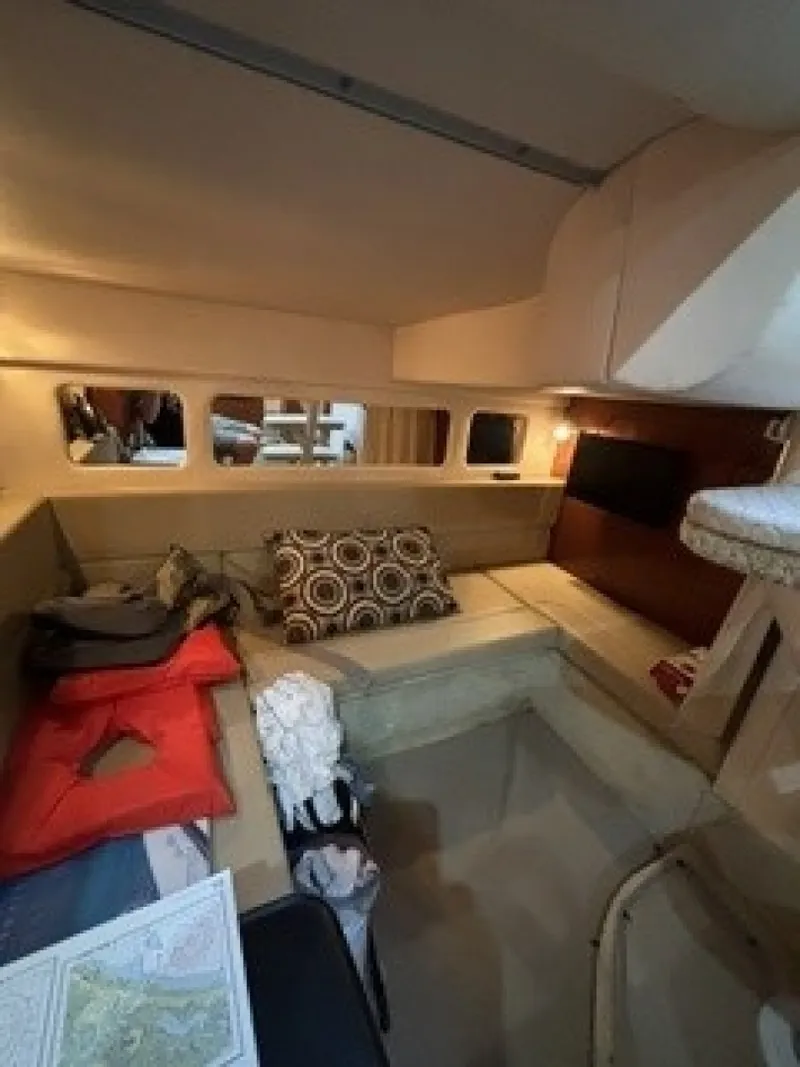 Slide: The Image of Cushioned Settee - 6074191