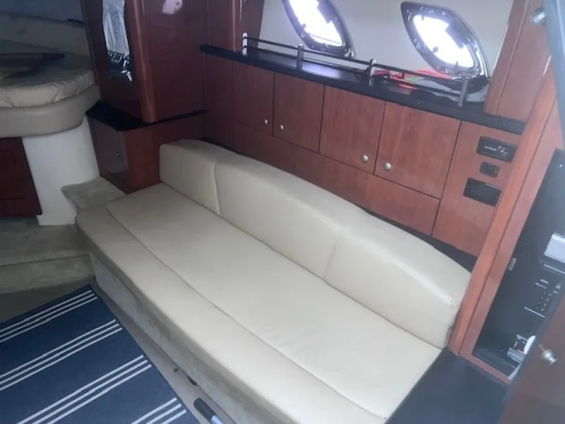 Slide: The Image of Cushioned Settee Port - 6074190