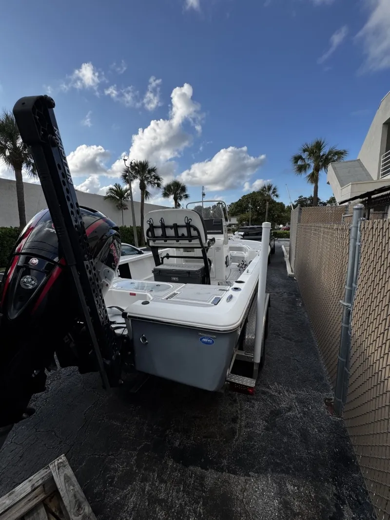 Slide: The Image of Tidewater 2110 Bay 2022 - 6073947