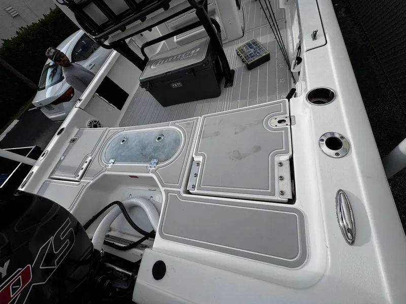 Slide: The Image of Tidewater 2110 Bay 2022 - 6073944