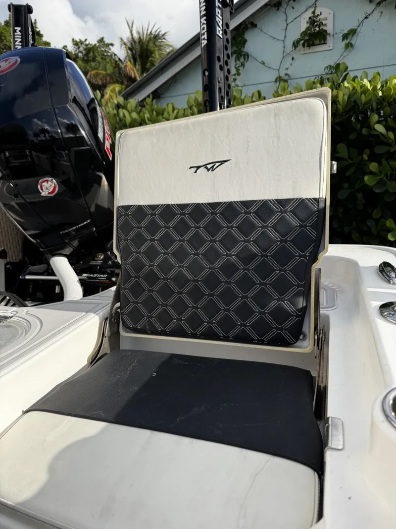 Slide: The Image of Tidewater 2110 Bay 2022 - 6073928