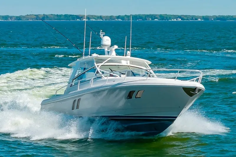 The Image of Intrepid 475 Sport Yacht 2010 - undefined
