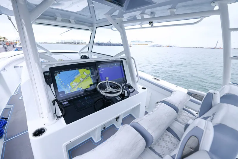 Slide: The Image of Yellowfin 42 2020 - 6074060