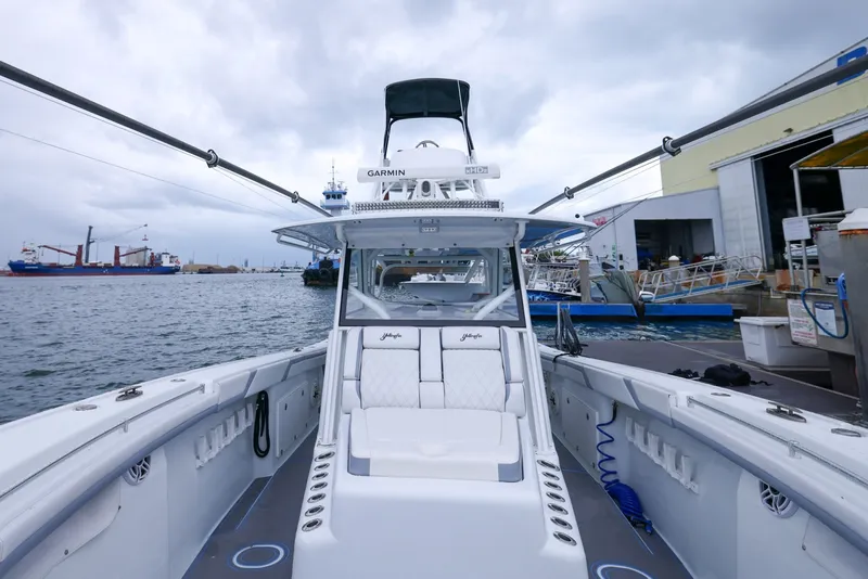 Slide: The Image of Yellowfin 42 2020 - 6074071