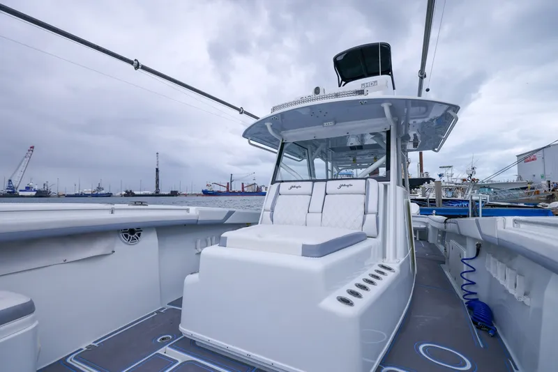 Slide: The Image of Yellowfin 42 2020 - 6074072