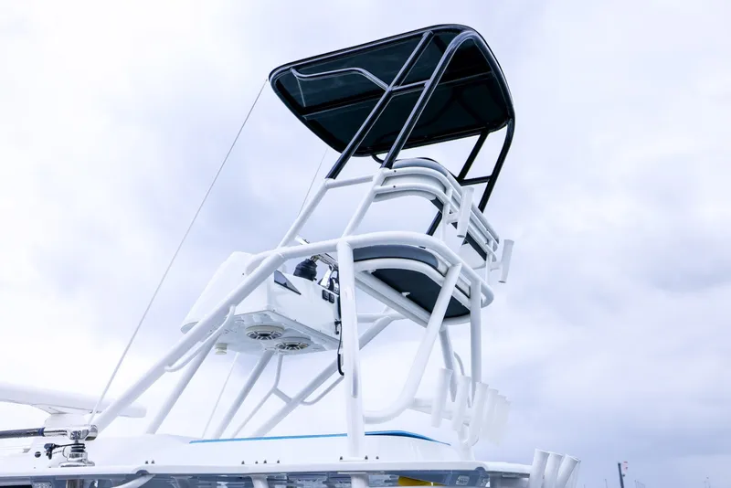 Slide: The Image of Yellowfin 42 2020 - 6074090