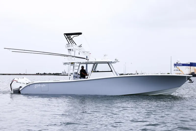 Slide: The Image of Yellowfin 42 2020 - 6074055