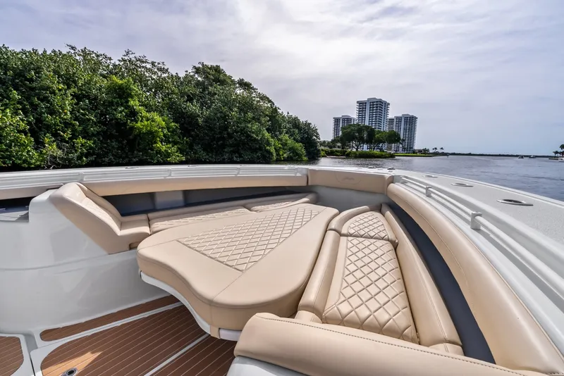 Slide: The Image of Yellowfin 54 Offshore 2024 - 6088030