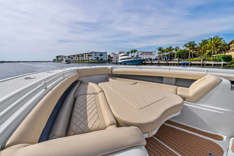 Slide: The Image of Yellowfin 54 Offshore 2024 - 6088031