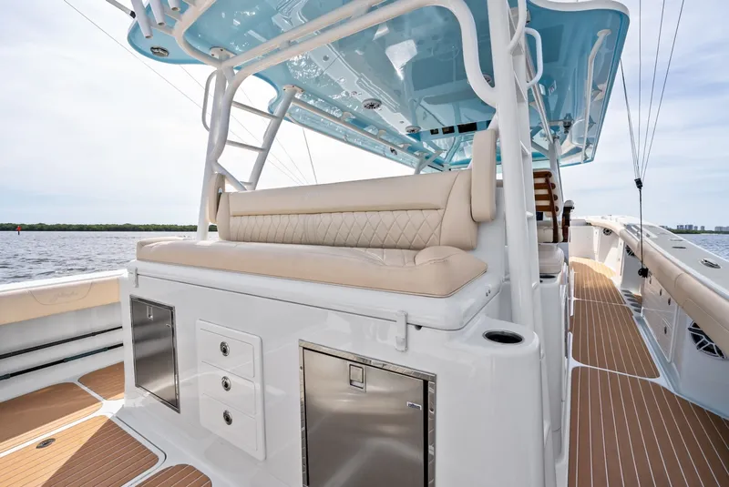 Slide: The Image of Yellowfin 54 Offshore 2024 - 6088049