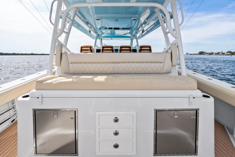 Slide: The Image of Yellowfin 54 Offshore 2024 - 6088050