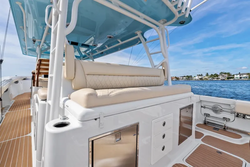 Slide: The Image of Yellowfin 54 Offshore 2024 - 6088051