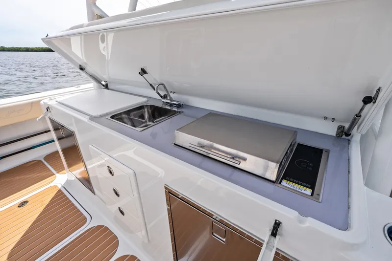 Slide: The Image of Yellowfin 54 Offshore 2024 - 6088054