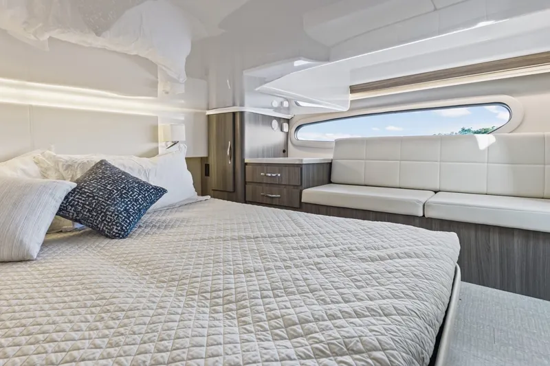 Slide: The Image of Regal 38 XO 2020 - 6085266