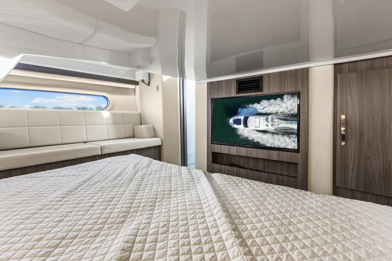 Slide: The Image of Regal 38 XO 2020 - 6085267