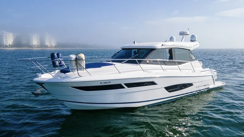 Slide: The Image of Regal 38 XO 2020 - 6085296