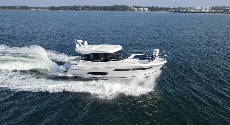 Slide: The Image of Regal 38 XO 2020 - 6085257