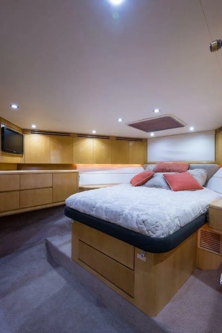 Slide: The Image of Hatteras 60 SALT RUSH - Forward Guest Cabin 2000 Hatteras 60 SALT RUSH - 7867255