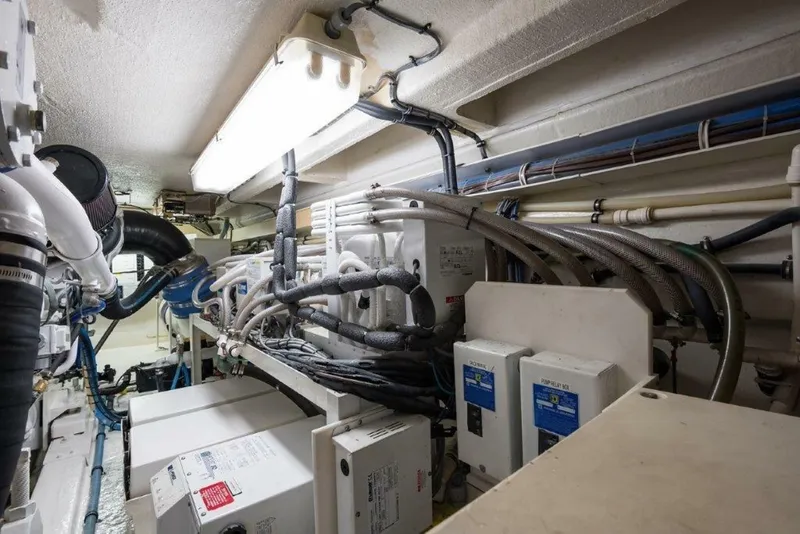 Slide: The Image of Hatteras 60 SALT RUSH - Engine Room 2000 Hatteras 60 SALT RUSH - 6114997